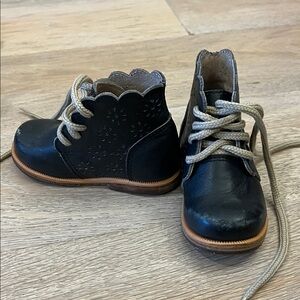 Humble soles Black Leather Kids Shoes size 20 aka 4.5-5